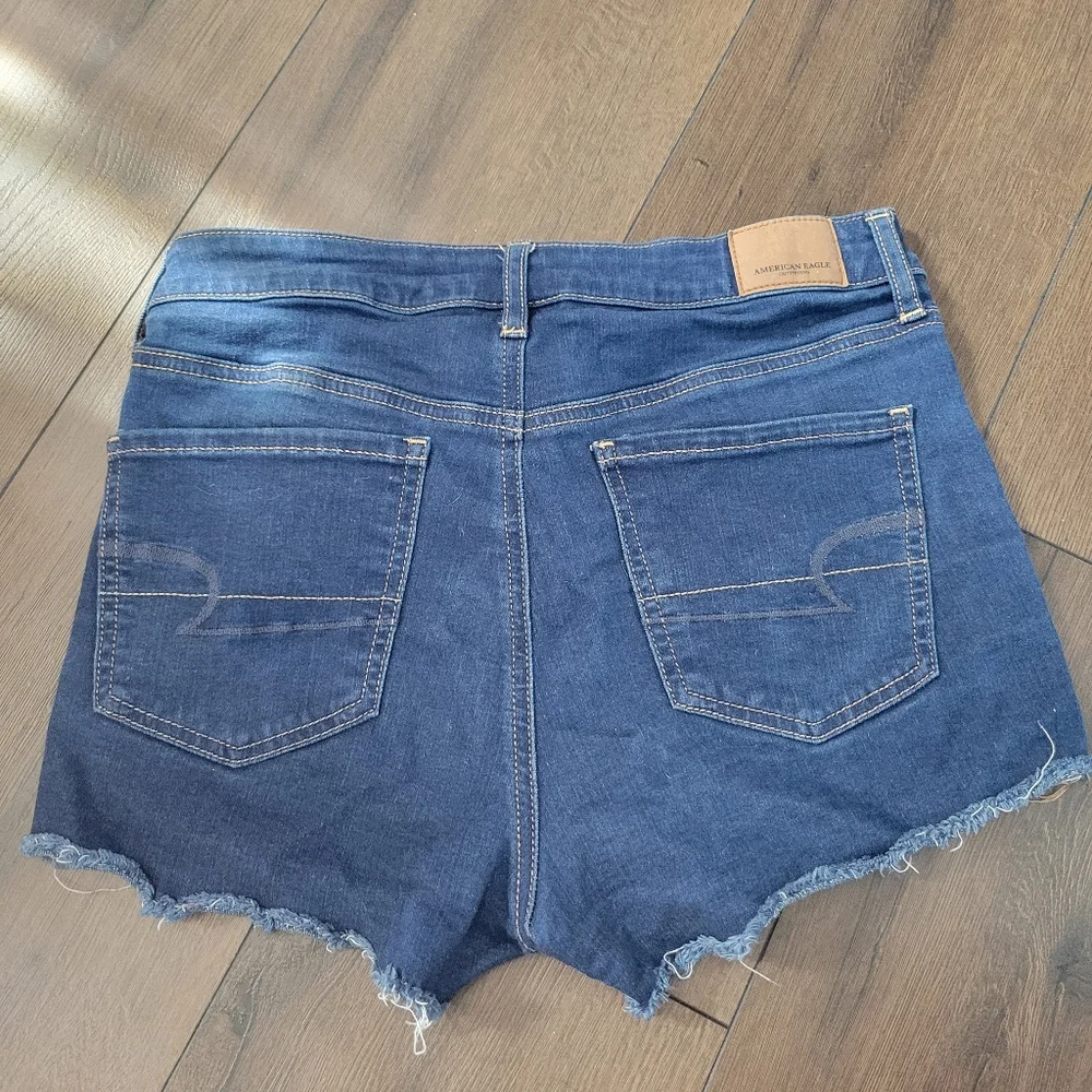 American Eagle Outfitters Super‎ Hi Rise Shortie Raw Hem Jean Shorts Womens Sz 4